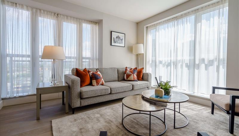 2 bed property in Westferry Circus, London